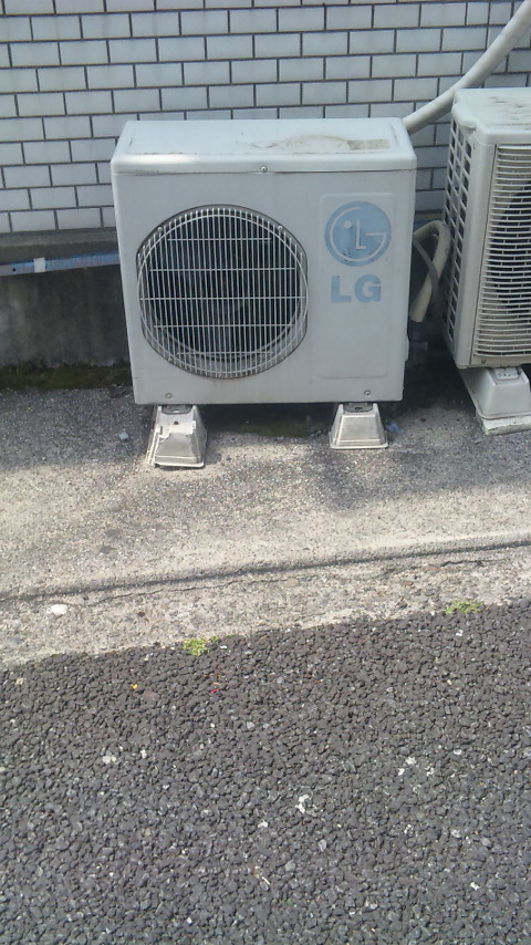 豊島区で室内機２Ｆ 室外機１Ｆ大地置エアコン取り付け工事