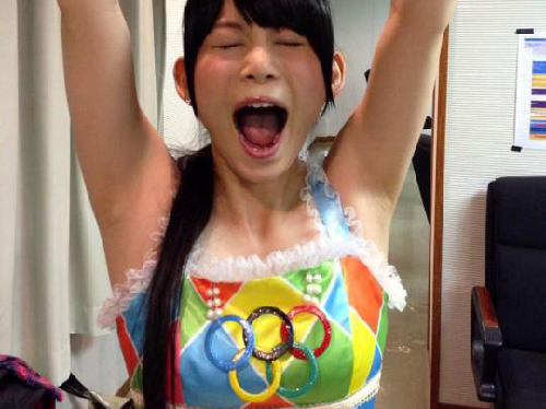 しょこたんこと中川翔子が美ワキでオリンピック祝福