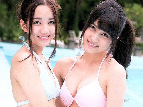 【AKB48】入山杏奈と加藤玲奈が仲良く水着グラビアに登場！画像×２４