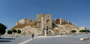 800px-Citadel_of_Aleppo.jpg