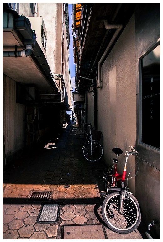 路地と自転車