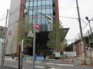 JR神田万世橋ビル1階玄関付近