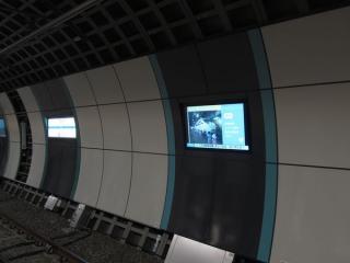 線路側の壁面に埋め込まれている広告用ディスプレイ