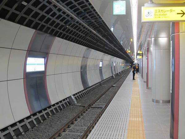 2013年に地下化された下北沢駅
