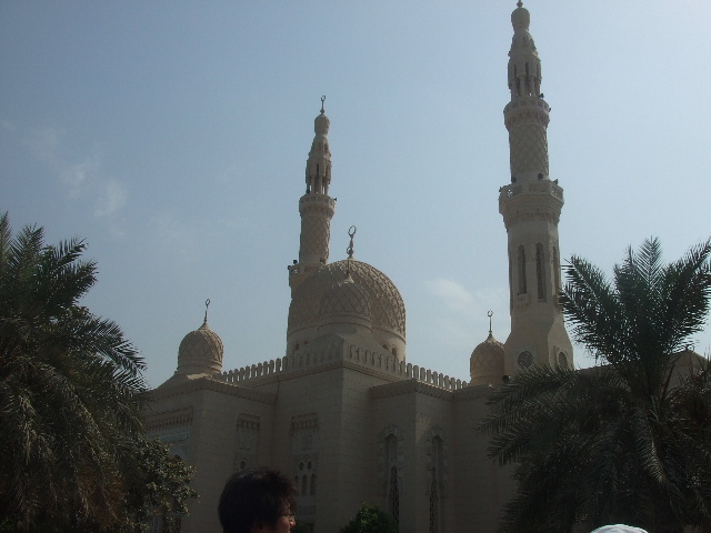 ジュメイラ・モスク（ドバイで，最も美しいといわれるモスク）